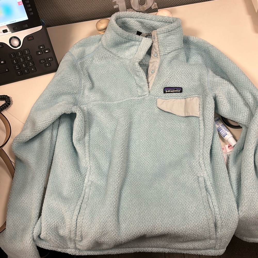Sky blue limited edition Patagonia fleece pullover
